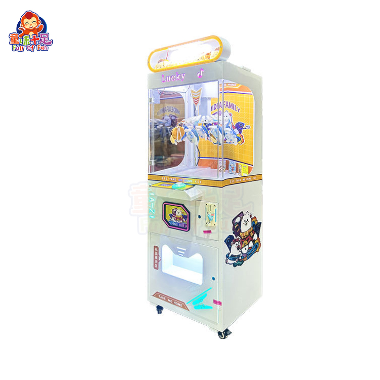 Clamp gift machine with rotating disk holding multiple prizes.