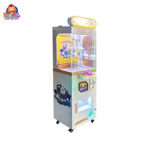 Clamp gift machine with rotating disk holding multiple prizes.